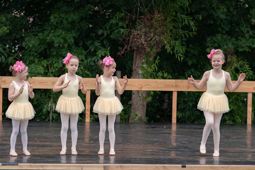 Show 02 207.jpg